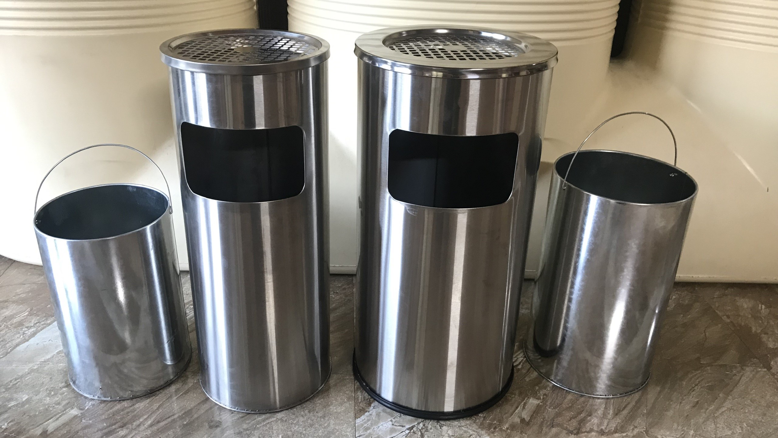 Thùng rác innox gạt tàn dạng tròn